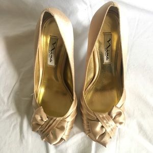 Nina Gold Pumps